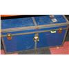 Image 1 : LARGE ESTATE BLUE STEAMER TRUNK
