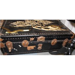 VINTAGE TRAVEL TRUNK