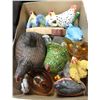 Image 1 : TRAY OF ASSORTED CHICKEN DISHES / ORNAMENTS