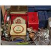 Image 1 : BOX OF COLLECTIBLE TIN & ORNAMENTS