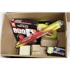 Image 1 : BOX WITH HEAVY DUTY STRAP /20" WIPER BLADES ETC