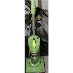 DIRT DEVIL UPRIGHT VACUUM W 2 FILTERS