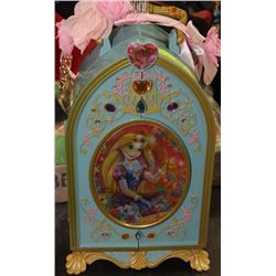 FROZEN JEWELLRY BOX WITH CONTENTS