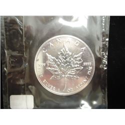 1992 CANADA SILVER $5 MAPLE LEAF ORIGINAL ROYAL CANADIAN MINT PACKAGING, OBV. HAS SPOT