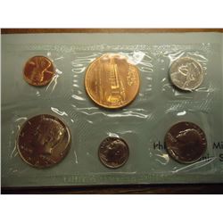 1982-P PHILADELPHIA MINT SOUVENIR SET ORIGINAL US MINT PACKAGING, ONLY AVAILABLE AT THE PHILADELPHIA