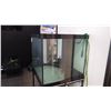 Image 2 : LARGE SQUARE AQUARIUM WITH FILTRATION SYSTEM