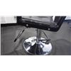 Image 5 : HIGH END LEATHER ADJUSTABLE STYLIST CHAIR AND RUMBBER MATT