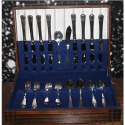 ROGERS SILVERPLATE CUTLERY SET IN CASE 1950'S