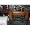 Image 1 : SINGER TREADLE SEWING IN CASE