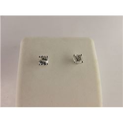 172-15253:10K white gold diamond stud earrings