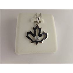 185-16191:10K white gold Canadian leaf silouette pendant