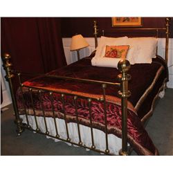 QUEENSIZE BRASS BED WITH ALL BEDDING AND LIKE NEW