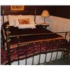 Image 2 : QUEENSIZE BRASS BED WITH ALL BEDDING AND LIKE NEW