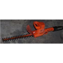 BLACK & DECKER HEDGE TRIMMER
