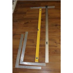 LEVEL WITH 2 SQUARES AND A T SQUARE