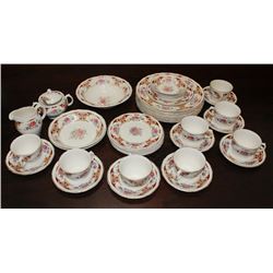 LARGE SET OF ROYAL SWAN 22KT GOLD DECORATED