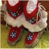 Image 2 : CHILD'S MUKLUKS 6 1/2" L X 8 5/8" H
