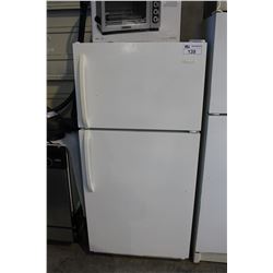 FRIGIDAIRE WHITE 2 DOOR APARTMENT SIZE REFRIGERATOR