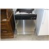 Image 1 : WHIRLPOOL STAINLESS STEEL FRONT BUILT IN DISHWASHER