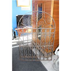 VINTAGE RUSTIC METAL GATE OR FENCE PANEL