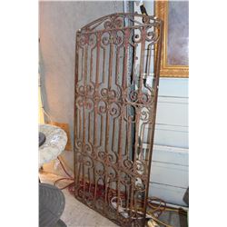 VINTAGE RUSTIC METAL GATE OR FENCE PANEL