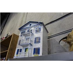 DELUXE DOLL HOUSE