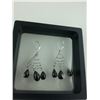 Image 2 : PAIR OF 14KT WHITE GOLD BLACK ONYX BRIOLETTE EARRINGS WITH 6 ONYX BRIOLETTES