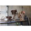 Image 2 : SHELF LOT OF ASSORTED COLLECTABLES AND DECORATIVE HOUSEHOLD ITEMS