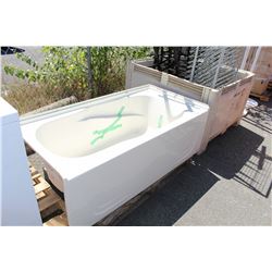 WHITE FIBERGLASS BATHTUB