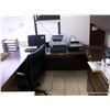 Image 1 : U-SHAPED OFFICE DESK W/ SHELF