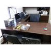Image 3 : U-SHAPED OFFICE DESK W/ SHELF