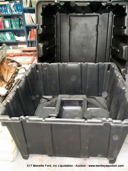 ENGINE SHIPPING CONTAINER