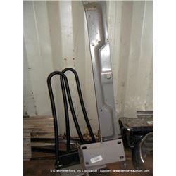 LOT: METAL BRACKETS 2X MONEY