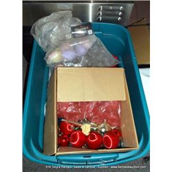 LOT: MISCELLANEOUS DECORATIONS