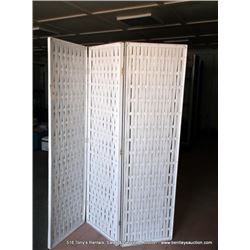 ROOM DIVIDER