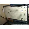 Image 1 : PEG BOARD