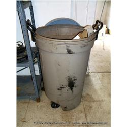 PLASTIC TRASHCAN