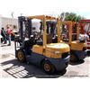 Image 3 : TCM FG25N5C 5000 LBS CAPACITY GAS FORKLIFT SERIAL # A31F58640, 1 KEY