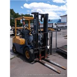 TCM FG25N5C 5000 LBS CAPACITY GAS FORKLIFT SERIAL # A31F58338, 1 KEY