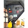 Image 4 : BOBCAT COMPACT SKID STEER LOADER MODEL 553, 1727 HOURS SERIAL # 520311404, 1 KEY