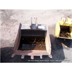 24" SMALL EXCAVATOR BUCKET