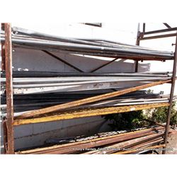 LOT: SCAFFOLDING BRACES/PLANKS