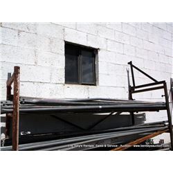 LOT: SCAFFOLDING BRACES/PLANKS