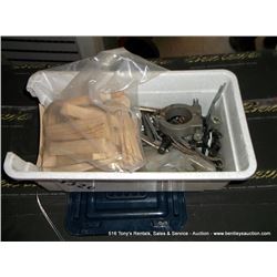 LOT: MISCELLANEOUS KEYS/BAG: WOOD WEDGES