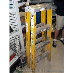 WERNER 4' FIBERGLASS LADDER