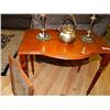 Image 1 : VINTAGE MAHOGANY SIDE TABLE