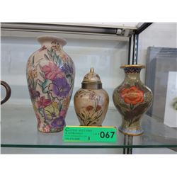 3 Oriental vases - 1 enameled