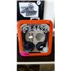 Image 1 : Flux headphones in box