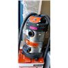 Image 1 : 2 Kubota shop vacs - store return