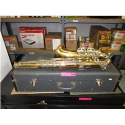 Oxford saxophone with fitted case